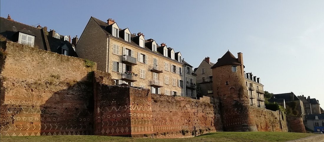 Die spätantike Stadtmauer von Le Mans, der Hauptort der Cenomanen in römischer Zeit
