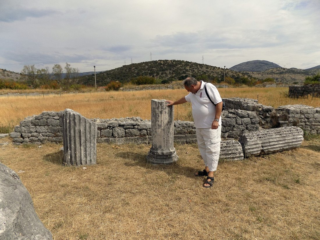 Säulenreste und Mauern der römischen Stadt Doclea bei Podgorica