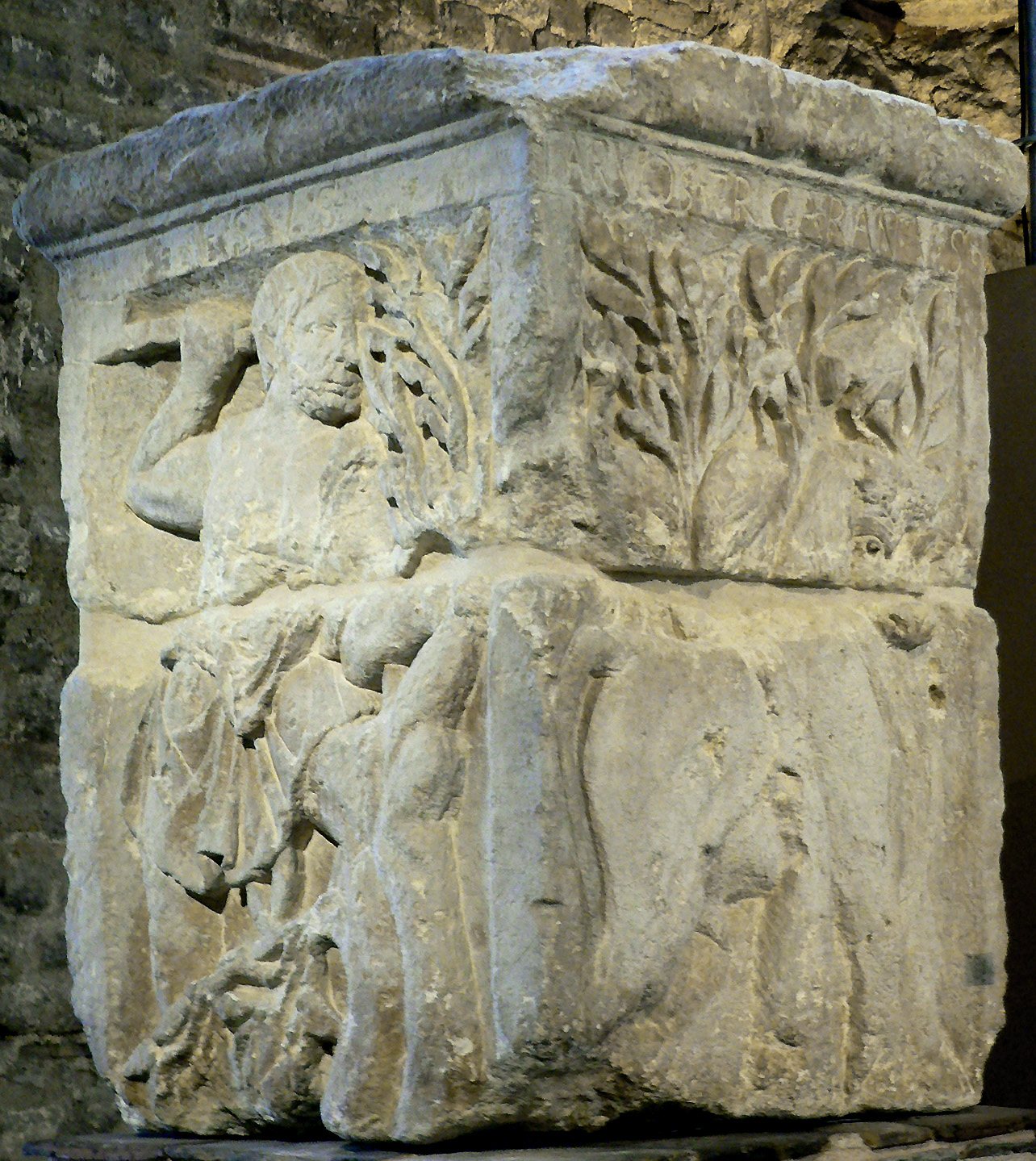 Esus: Der Gott, der den Baum fällt