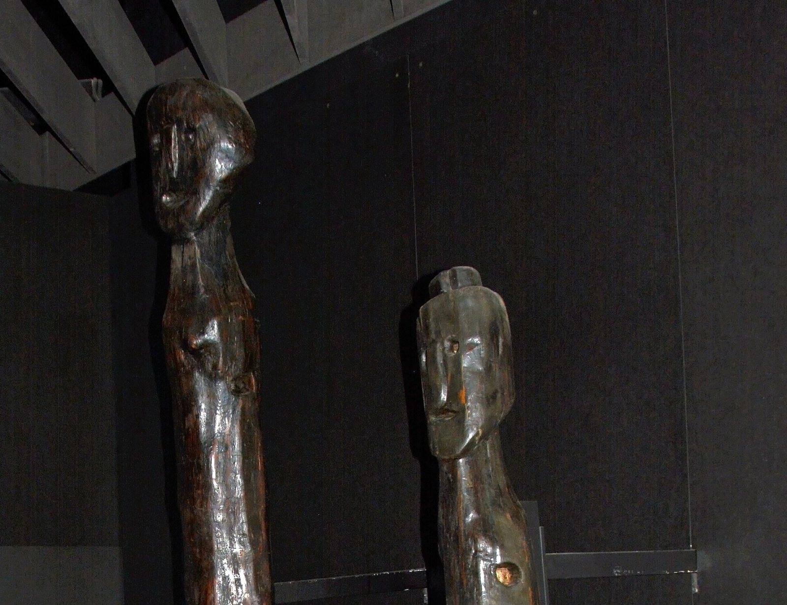 Germanische Götterbilder: Zwischen Tacitus' Verbot, Pfahlgöttern im Moor und Thor im Tempel