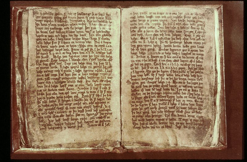 Aufgeschlagene Handschrift des Codex Regius der Lieder-Edda
