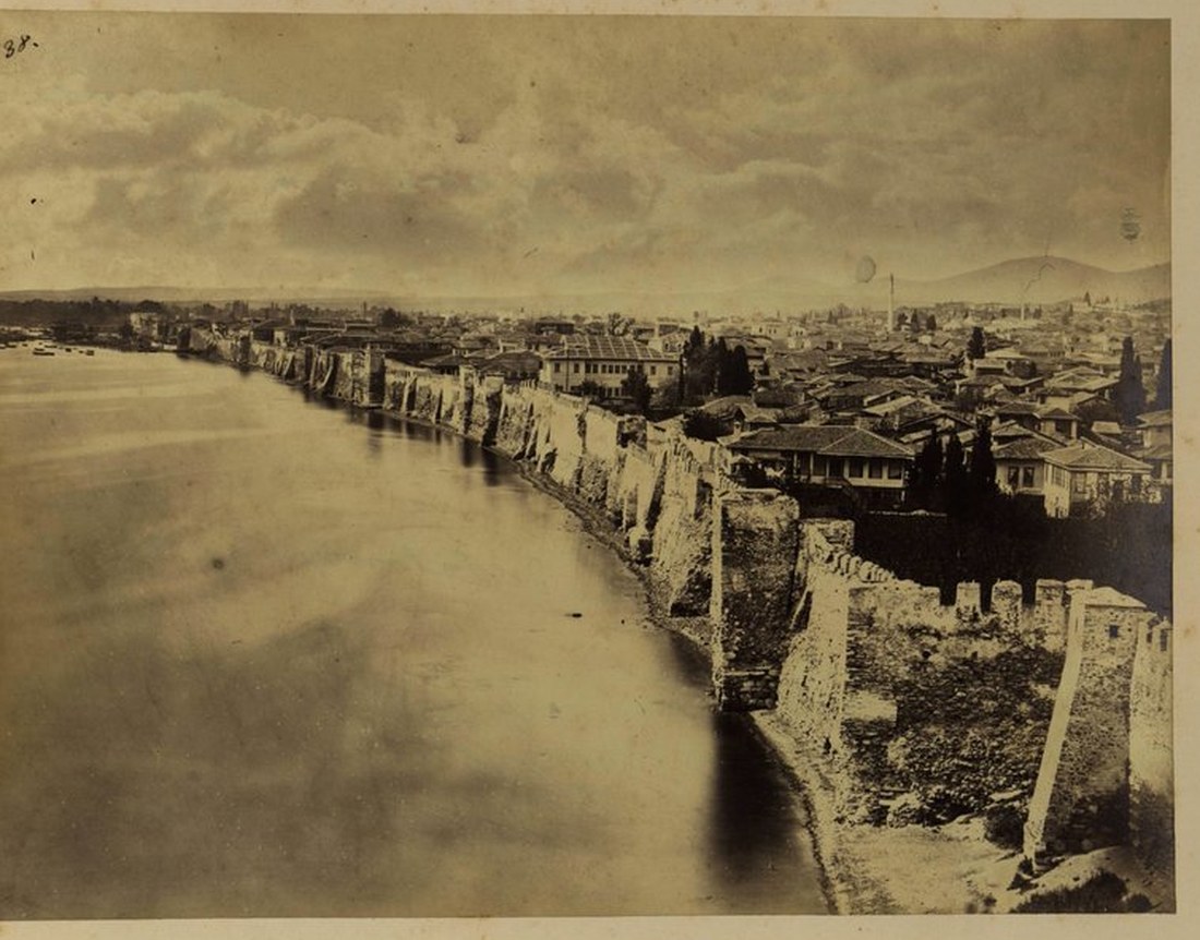 Historical photograph of the sea wall of Thessalonica, the water standing directly against the wall