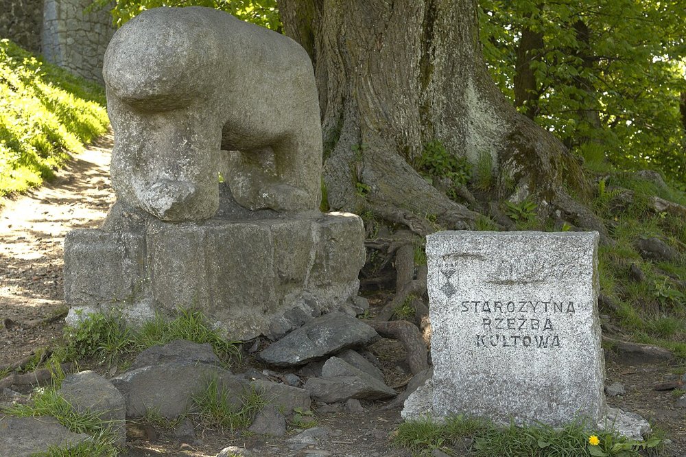Steinerne Kultskulptur auf dem Zobten (Ślęża) in Schlesien