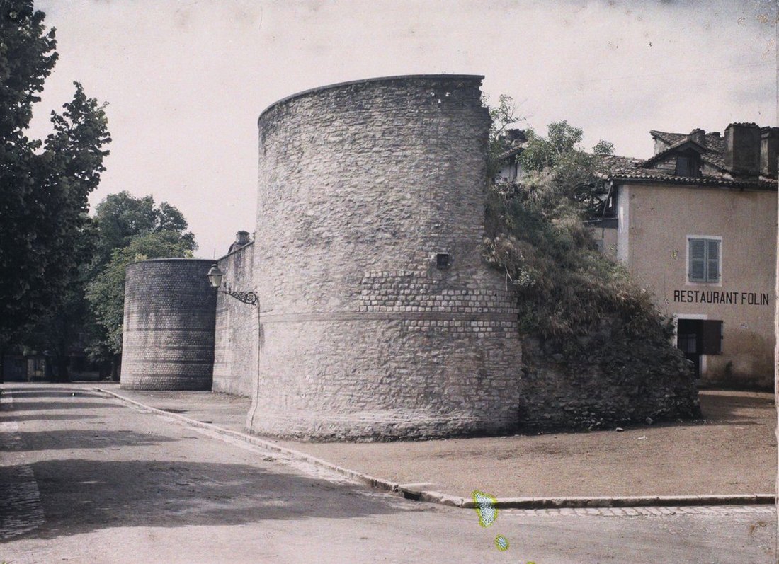 Gallorömische Stadtmauer von Dax mit Rundtürmen