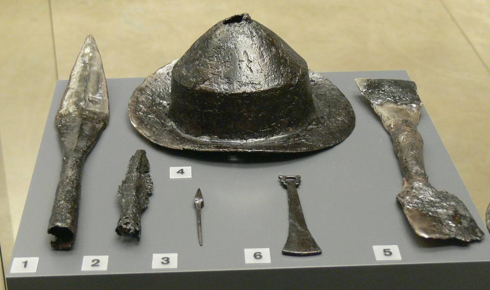 Schildbuckel und Speerspitzen aus einem Vandalengrab