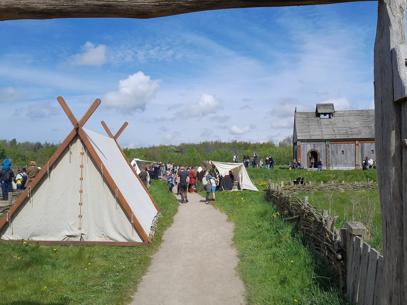 Wikinger für Kinder erklärt: Langhaus, Spielzeug, Schiffe und Götter
