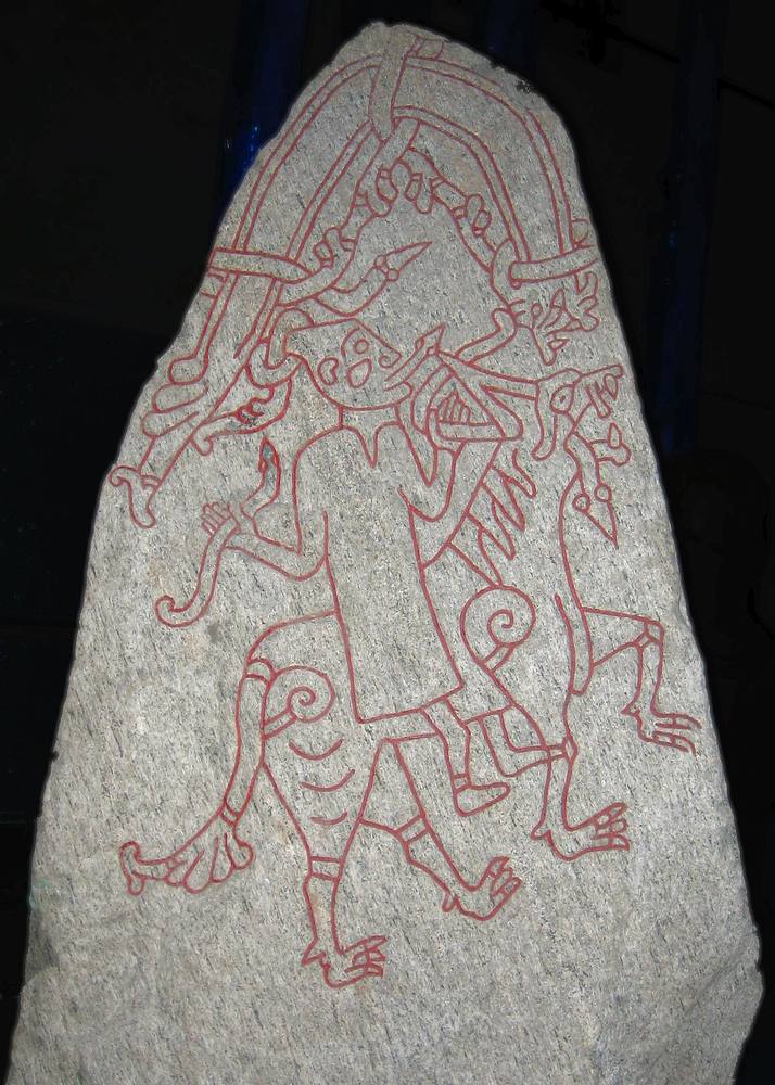 Bildstein DR 284 vom Hunnestad-Monument: eine Gestalt reitet auf einem wolfsartigen Tier und hält eine Schlange