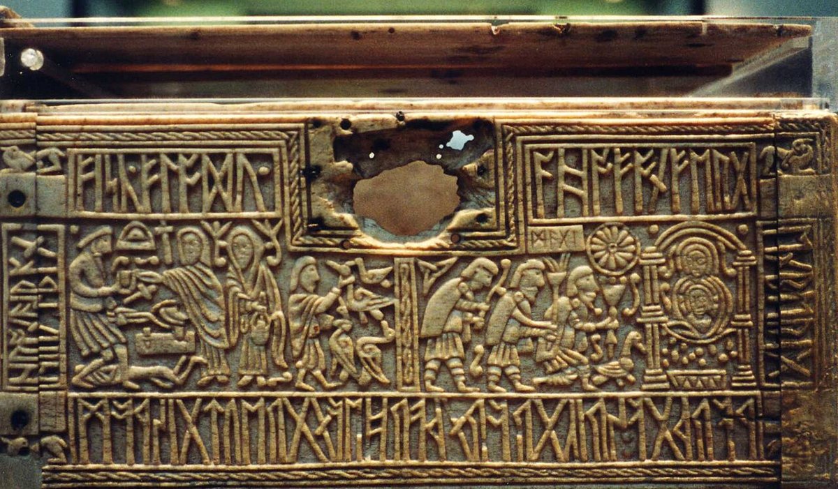 Franks Casket (Auzon-Kästchen), Vorderseite mit Wielands Schmiede (links) und der Anbetung der Könige (rechts), angelsächsisch um 700 – British Museum