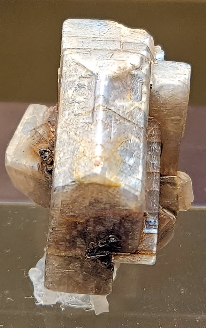 Mondstein (Adular) mit typischem Schiller.