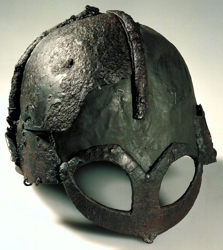 Der Helm von Gjermundbu — der einzige weitgehend erhaltene Wikingerhelm.