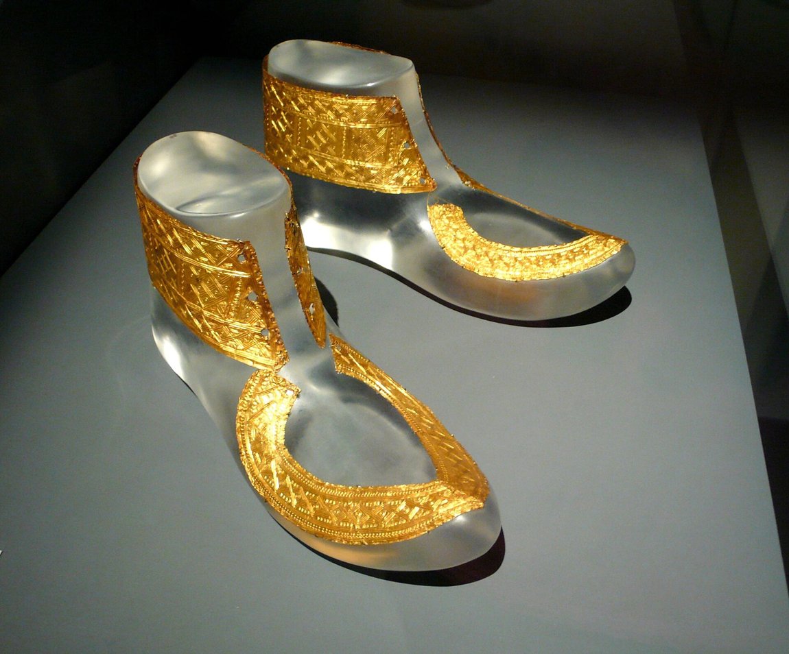 Vergoldete Schuhbeschläge aus dem Fürstengrab von Hochdorf